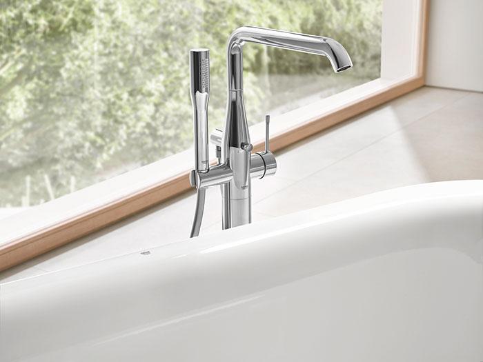 Grohe Essence komplet fritstående badekararmatur - Krom